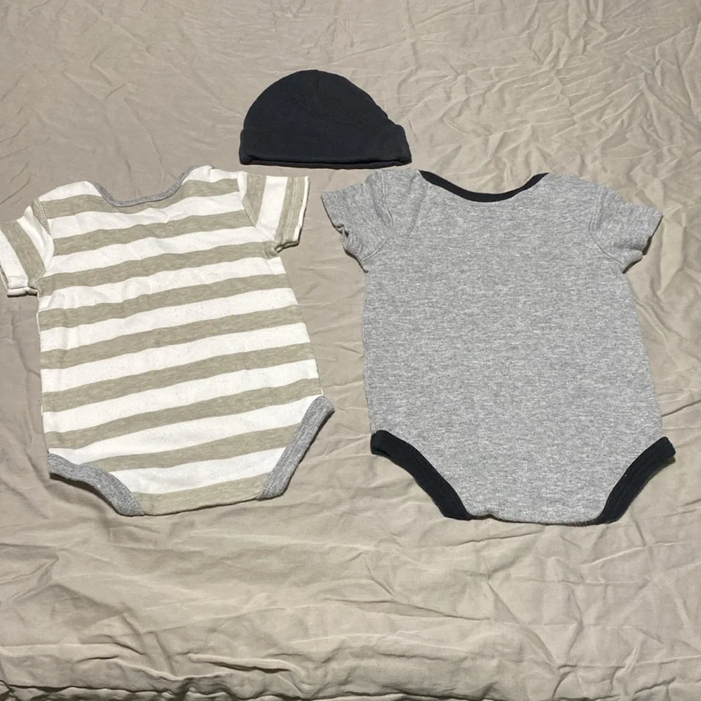 Pittsburgh Steelers infant onesies & beanie bundle size 0-3months